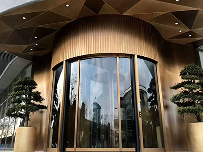 أبواب زجاجية دوارة (أبواب مداخل رئيسية دوارة/ أبواب دوارة لواجهات المباني)